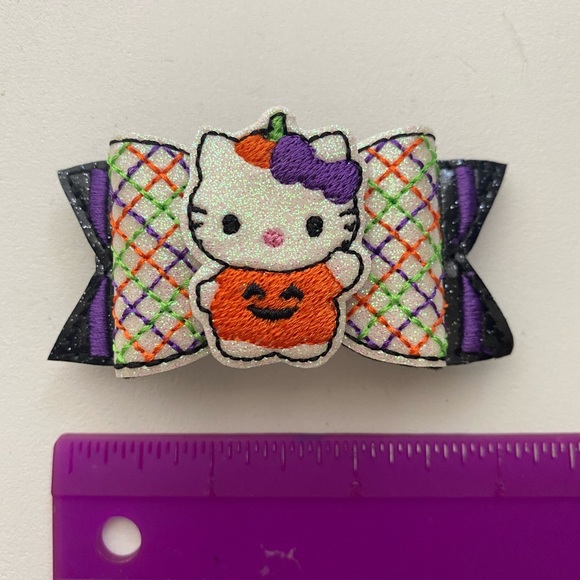 COPY - New Halloween bow barrette/clip with kitty in pumpkin costume applique - Picture 2 of 5